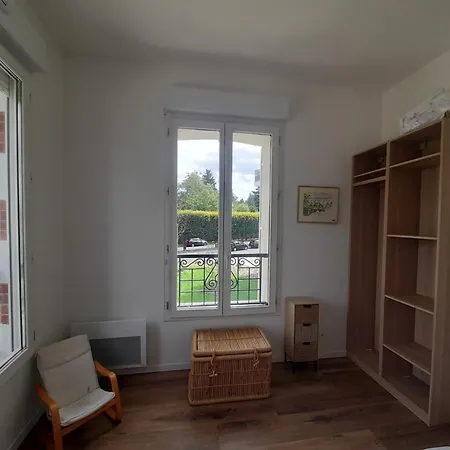 Dans Petit Chateau En Centre * Lagny-sur-Marne