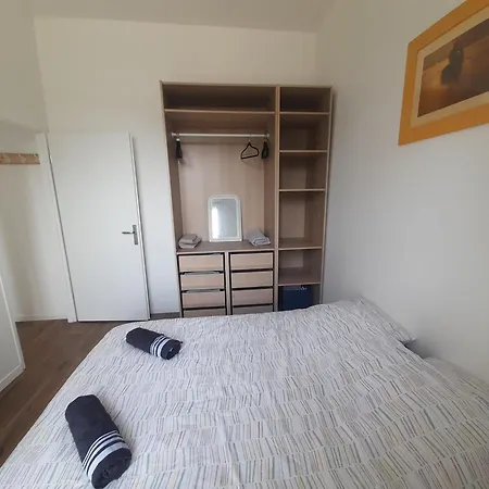 Dans Petit Chateau En Centre *